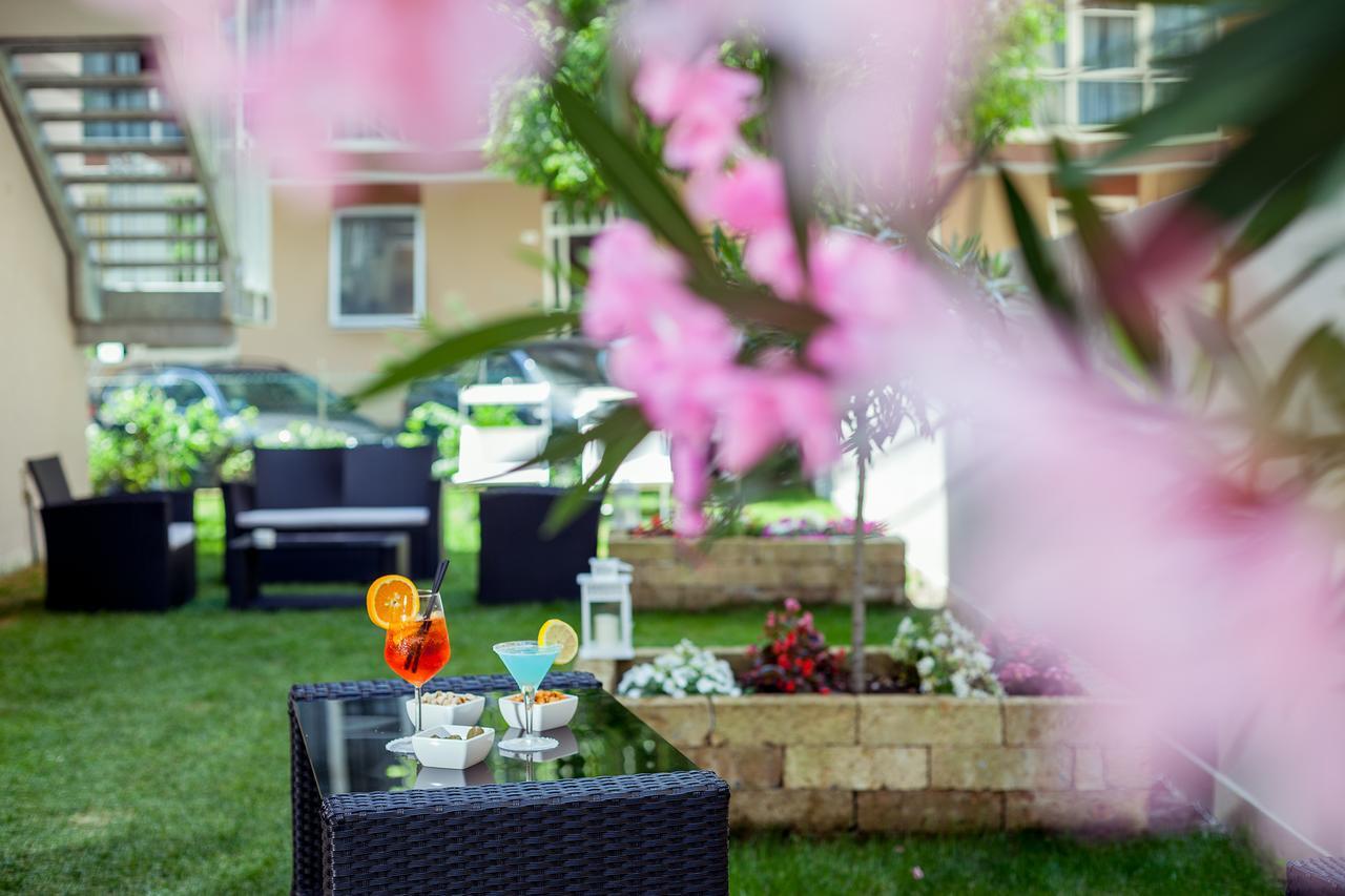 Hotel Gioia Ріміні Екстер'єр фото